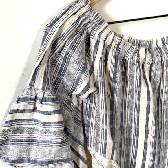 Umgee bell flutter sleeve top with lace accent, S - Picture 6 of 9